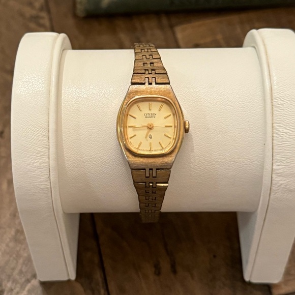 Vintage Citizen Quartz Women’s Wrist Watch (4031-899121) - Picture 1 of 11